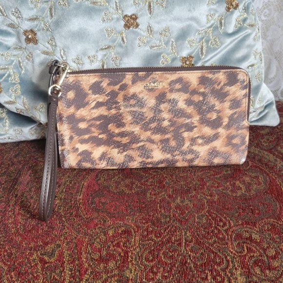 Coach Zip Wallet Wristlet in Leopard Print - Picture 1 of 4